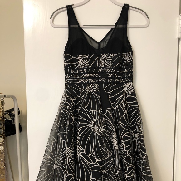$350 Moulinette Soeurs Embroidered dress 0p - Picture 2 of 6